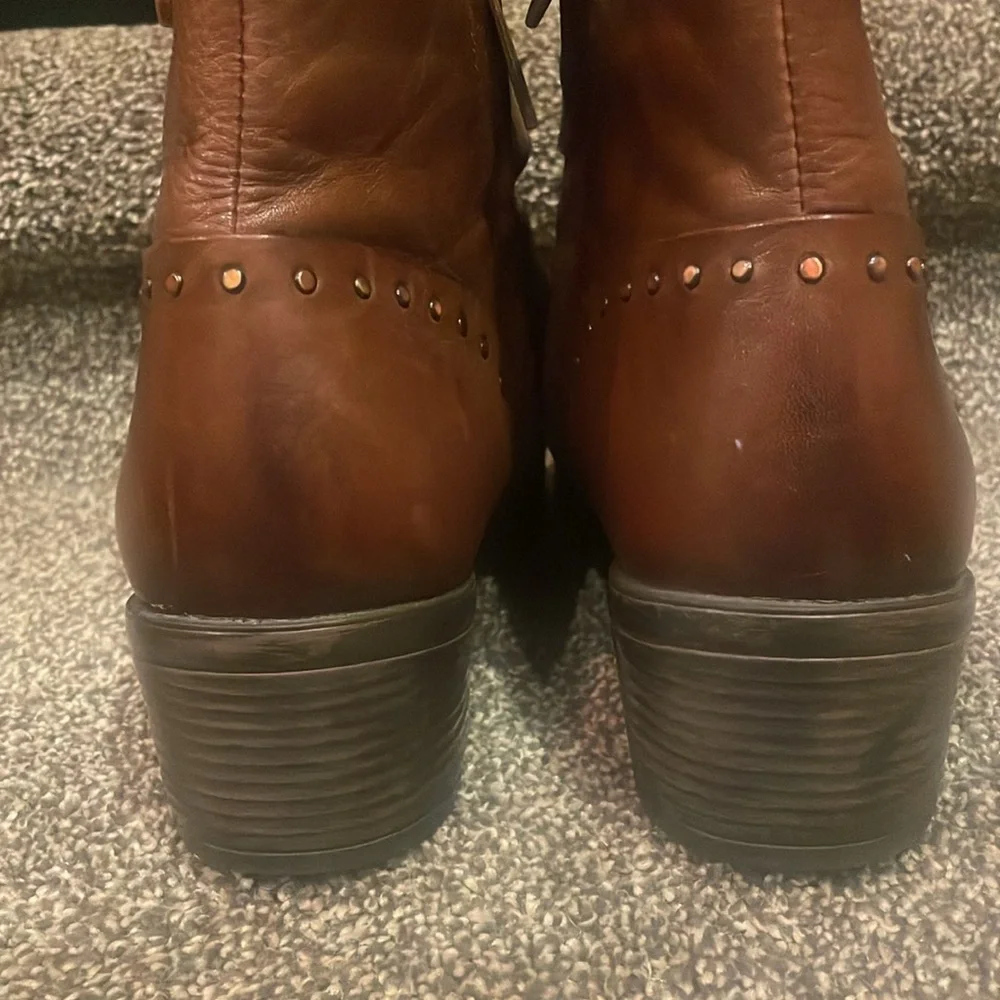 Bussola Leather Ankle Boots - Picture 8 of 10